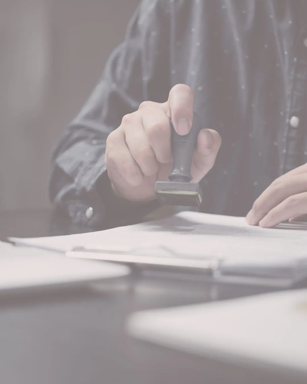 Σφραγίδα σε έγγραφο – Επικυρωμένη μετάφραση από Rodi Stoeri Translation Services